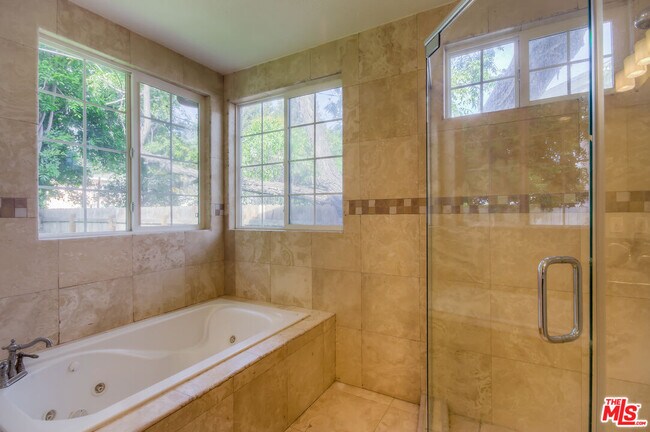 Building Photo - 5415 Fallbrook Ave