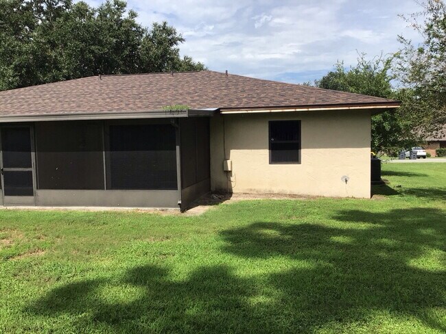 Building Photo - 3213 Julia Ct