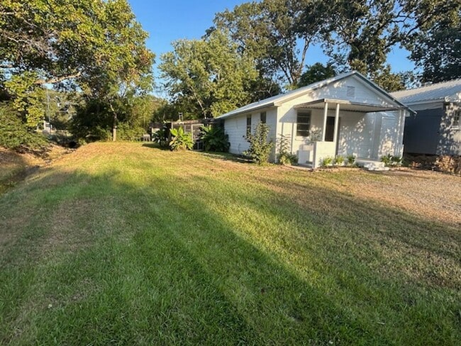 Building Photo - Call Property Manager Tonia Rollins at (50...