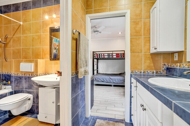 Building Photo - 600 Circle Dr