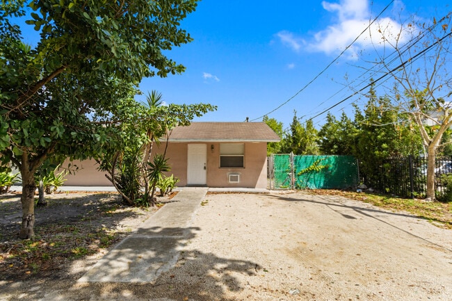 Building Photo - 804 NW 2nd Ave