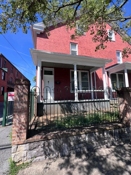 Primary Photo - 398 W Race St