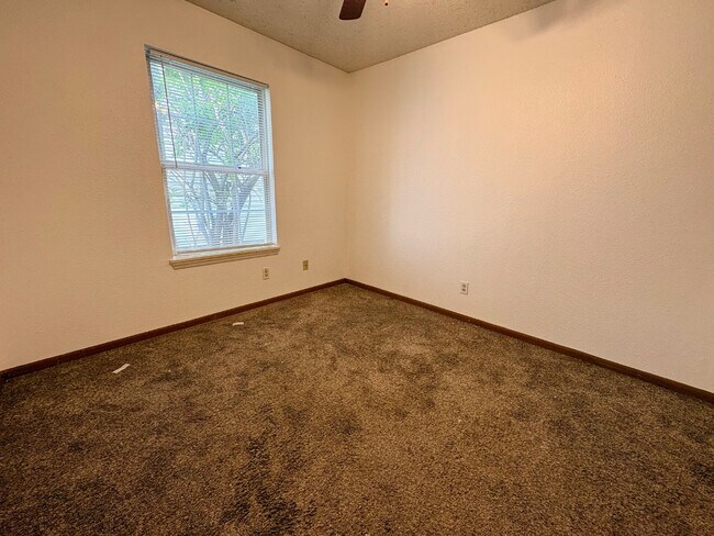 Building Photo - 1443 Blue Brook Way