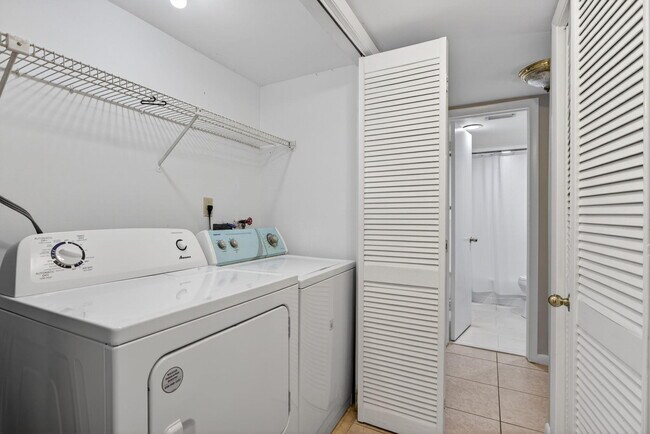 Building Photo - 1780 NE 39th Ct