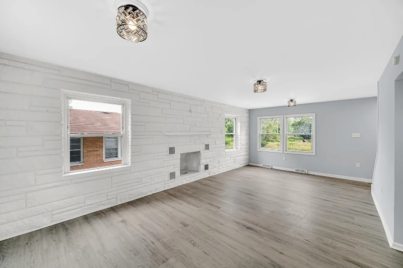 Building Photo - 627 W 43rd Pl