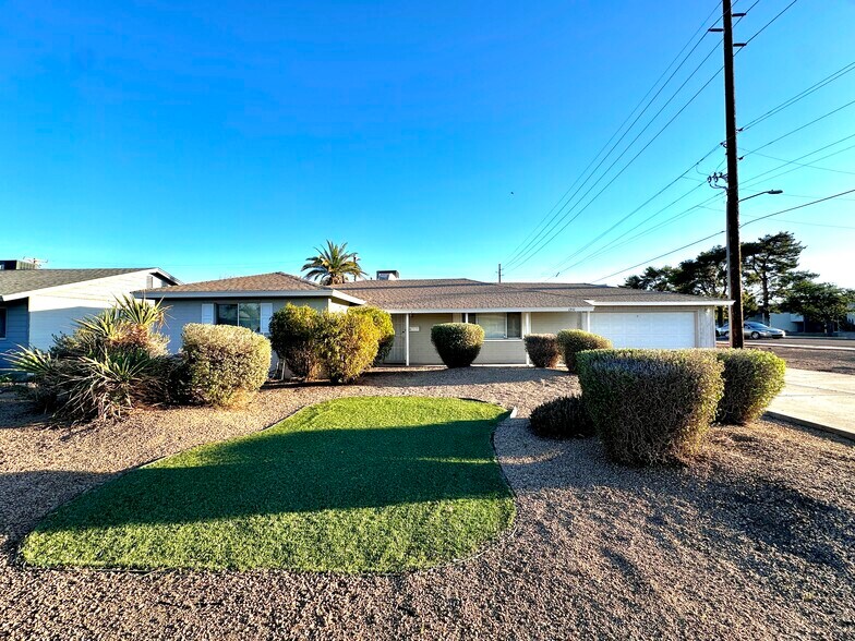 Building Photo - 1351 W 10th St