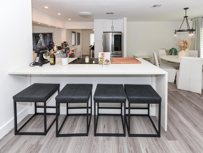 Building Photo - 700 SW 4th St