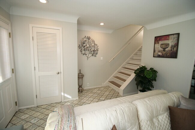 Building Photo - 1271 Bonnie Ln