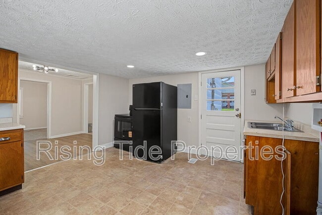 Building Photo - 1607 Montgomery Ave