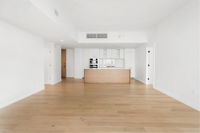 Building Photo - 70 Rainey St