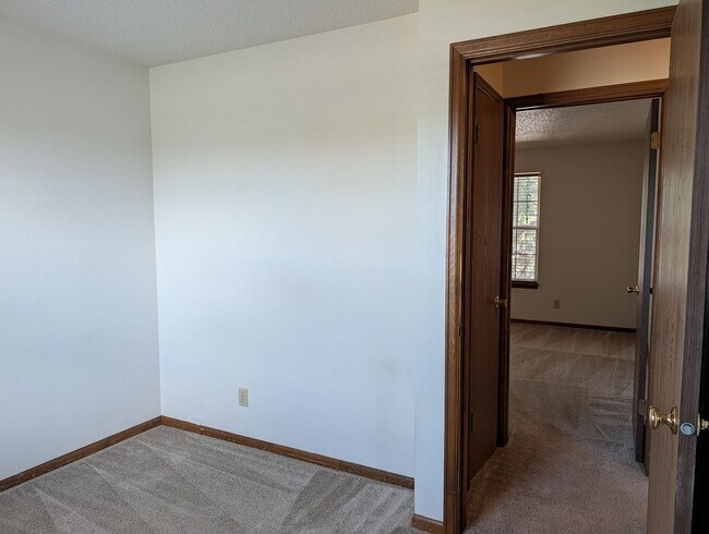 Building Photo - 3028 Deliverance Dr