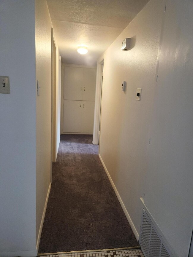 Building Photo - 8509 Bellehaven Pl NE