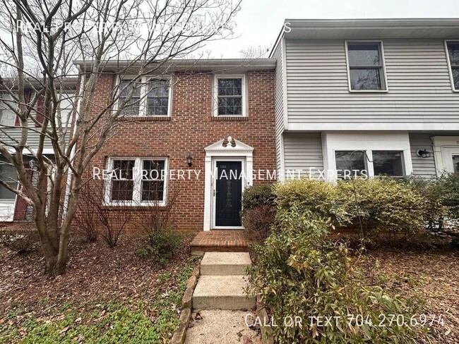 Building Photo - Charming 3BR/2.5BA Townhouse in Charlotte!