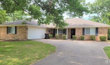 Building Photo - Coming Soon In Benton!!