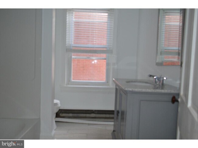 Building Photo - 117 Magnolia St