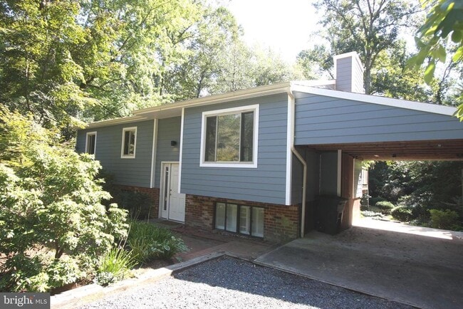 Building Photo - 131 Lee Dr