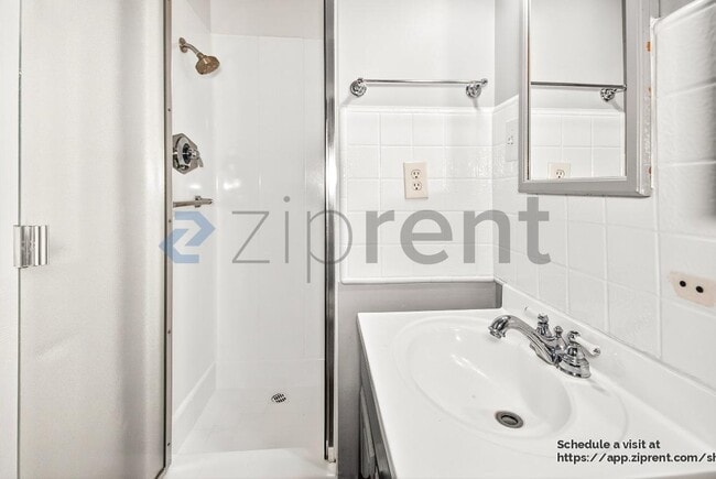 Building Photo - 3151 W Vallejo Dr