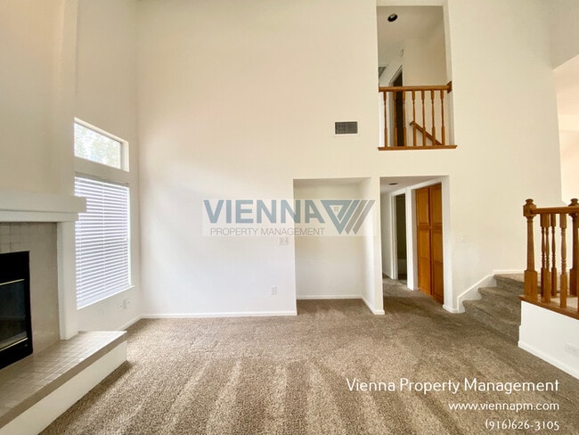 Building Photo - 5608 Glen Oaks Dr