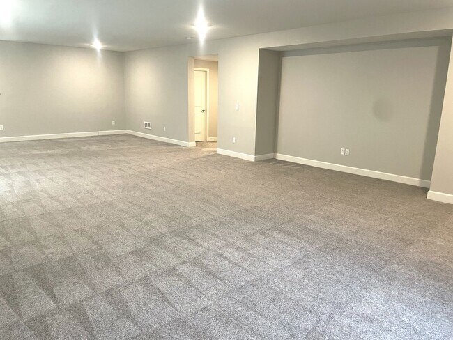 Building Photo - 4420 S Perth Ct