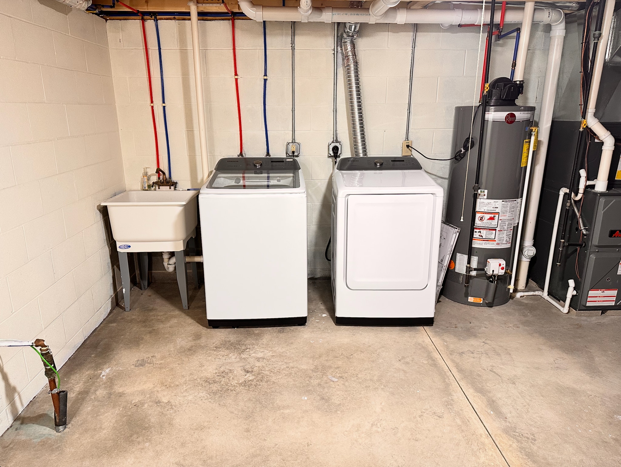 Building Photo - 33168 Beverly Ln