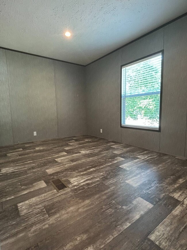 Building Photo - 575 Payne Creek