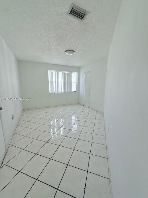 Building Photo - 660 W Park Dr