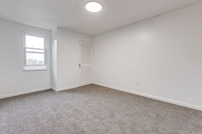 Building Photo - 955 E Warrington Ave