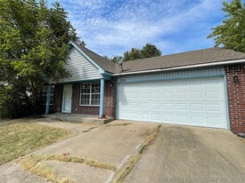 Building Photo - 200 E Laredo Pl
