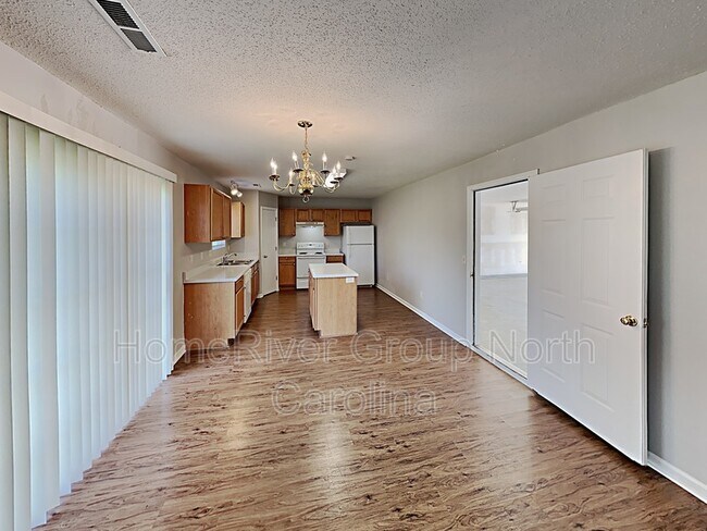 Building Photo - 801 Stockport Way