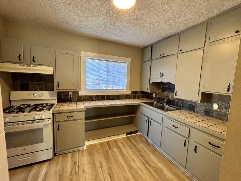 Building Photo - 645 Phillips St