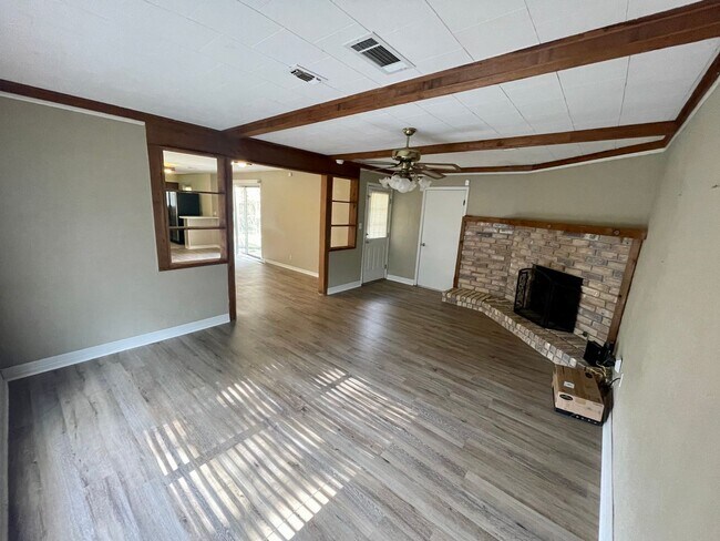 Building Photo - 660 Enfield Ln, Beaumont, TX 77706