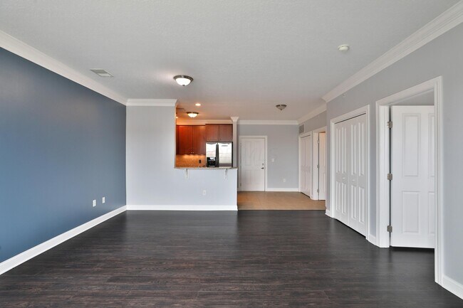 Building Photo - 511 W 1st Ave