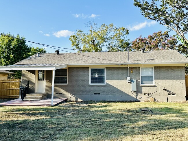 Building Photo - 441 Jolee St