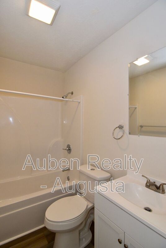 Building Photo - 1924 Roberson Rd