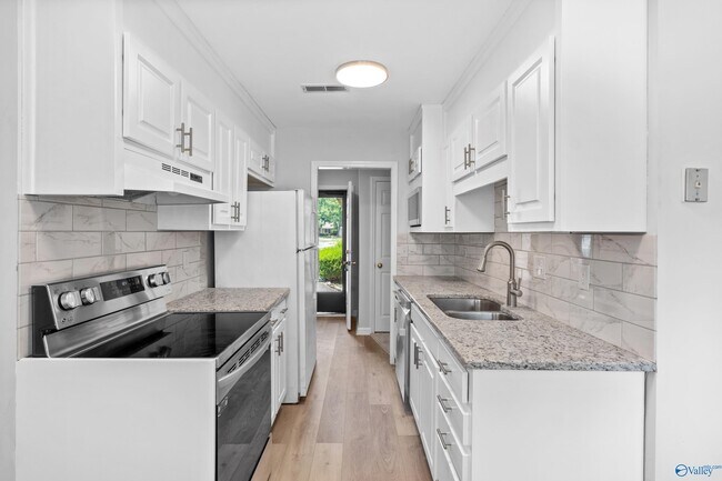 Building Photo - 1008 Fieldstone Ct SE