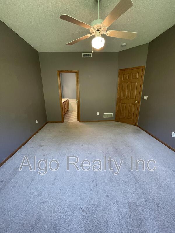 Building Photo - 1694 Oakbrooke Ct