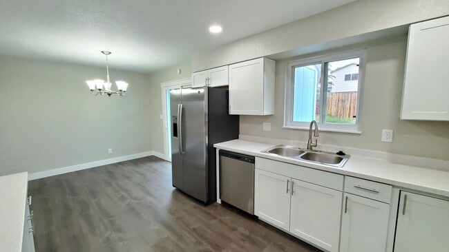 Building Photo - Beautifully updated home on Chippewa Road