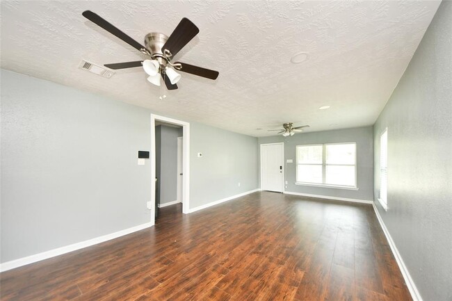 Building Photo - 2802 Bringhurst St