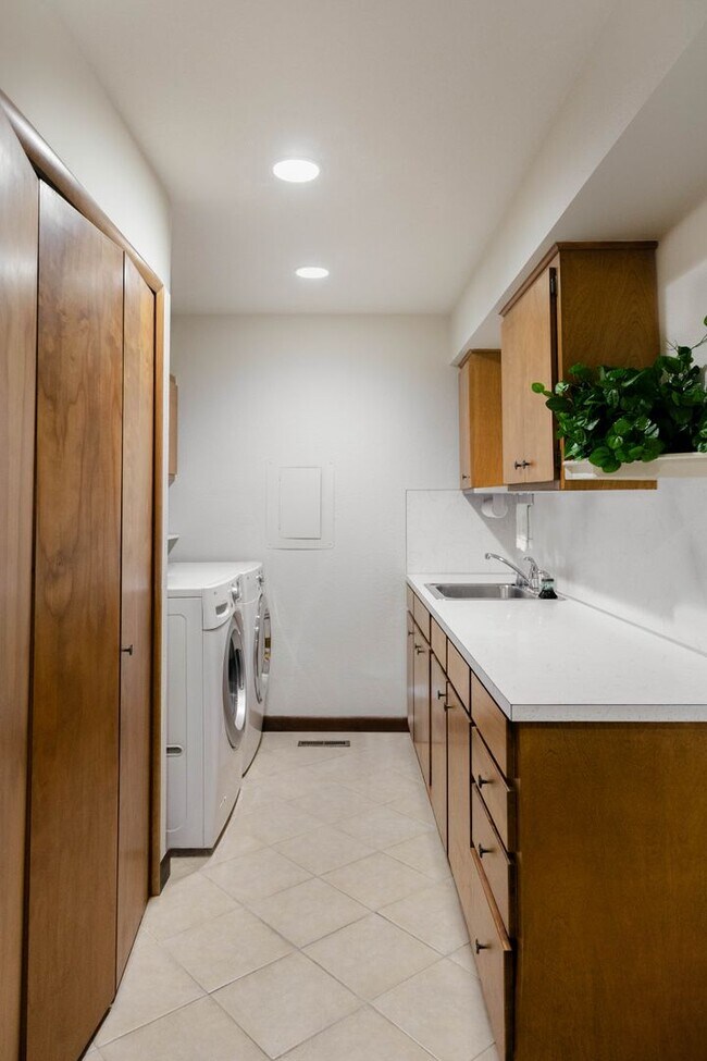 Building Photo - Fall Special $200 off First months rent