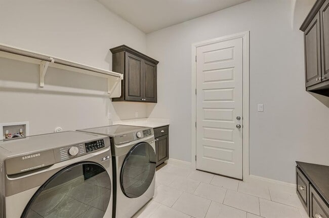 Building Photo - 227 Dally Ct