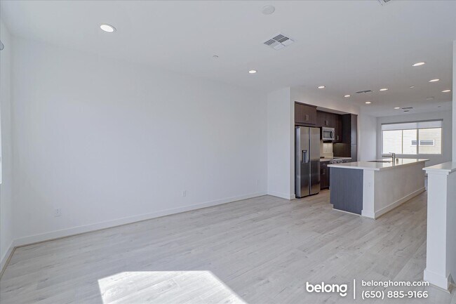 Building Photo - 105 Uptown Cir