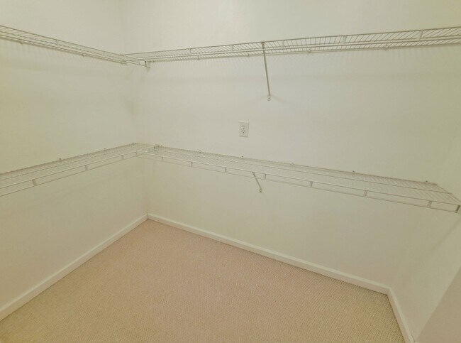 Building Photo - 417 Debbi Ct