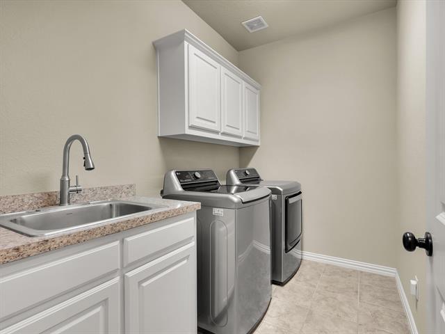 Building Photo - 214 Crestbrook Dr