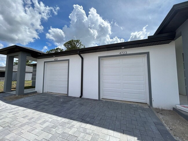 Building Photo - 4723 22nd St SW