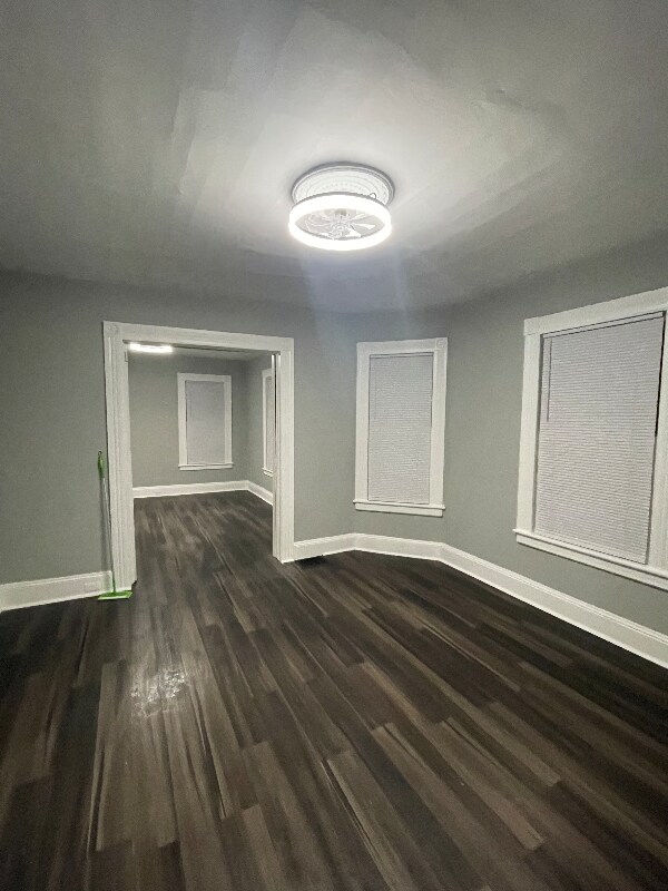 Building Photo - 595 William St