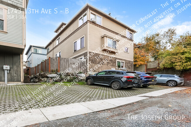 Building Photo - 1743 13th Ave S