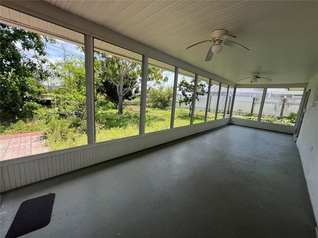 Building Photo - 2372 Abscott St