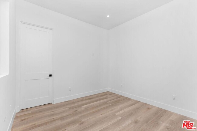 Building Photo - 1819 Ashmore Pl