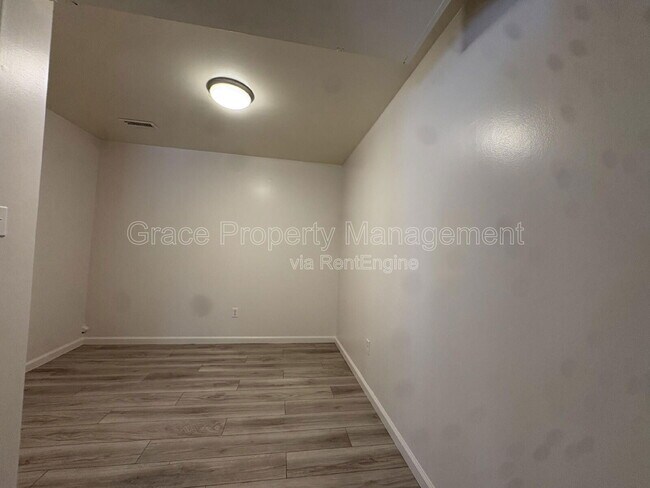 Building Photo - 310 S 2nd Ave