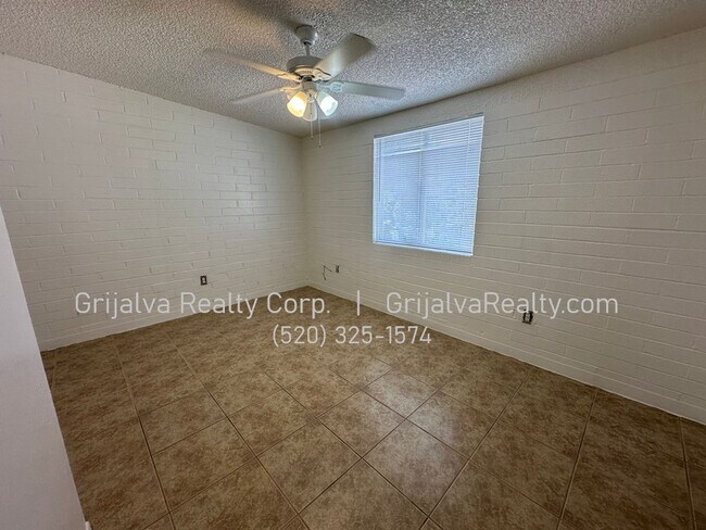 Building Photo - 320 W Whitestone Pl
